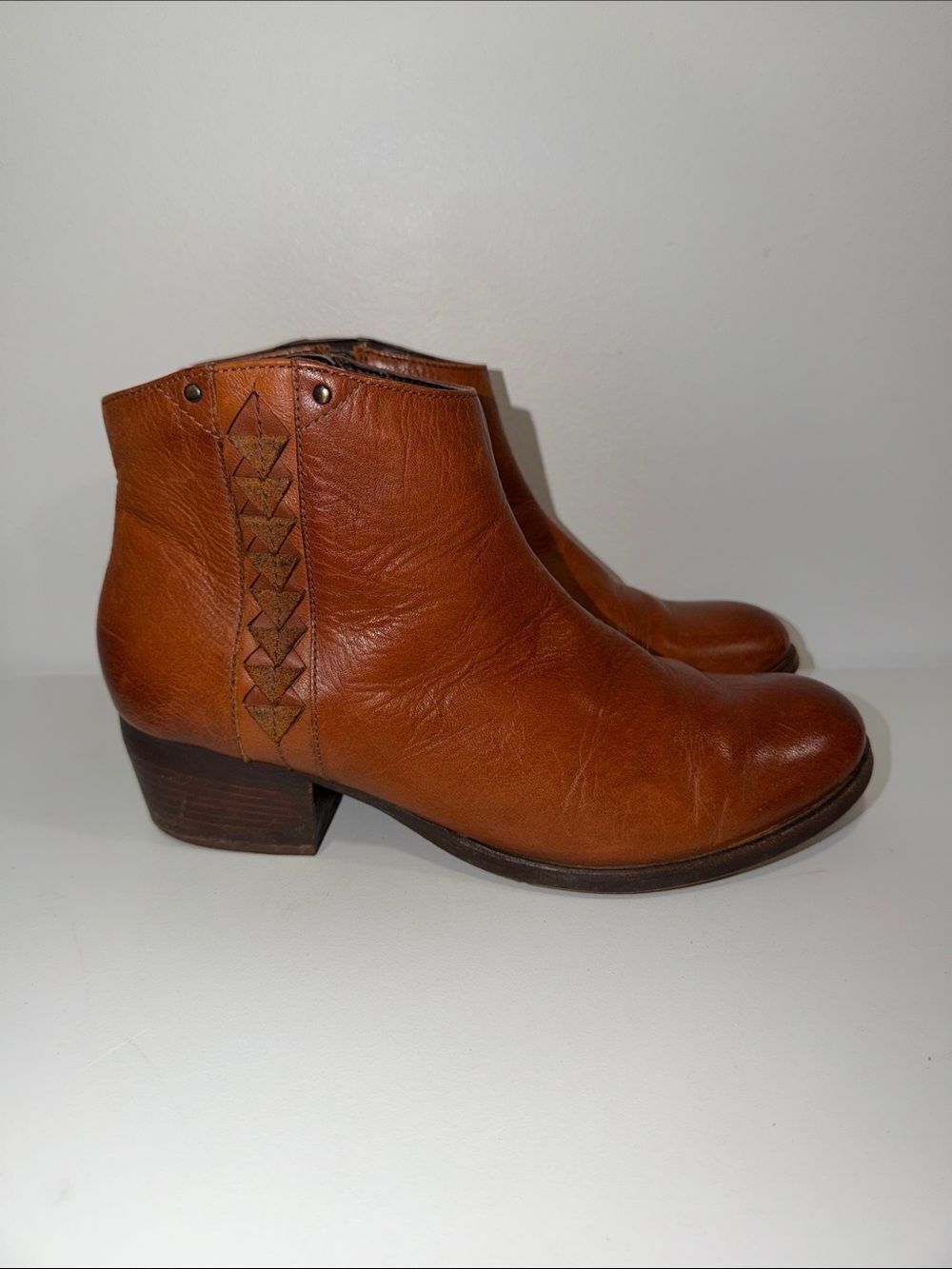 Clarks 9 Artisan Mayfawn Brown Braided Block Heel Leather Ankle Zip Boots